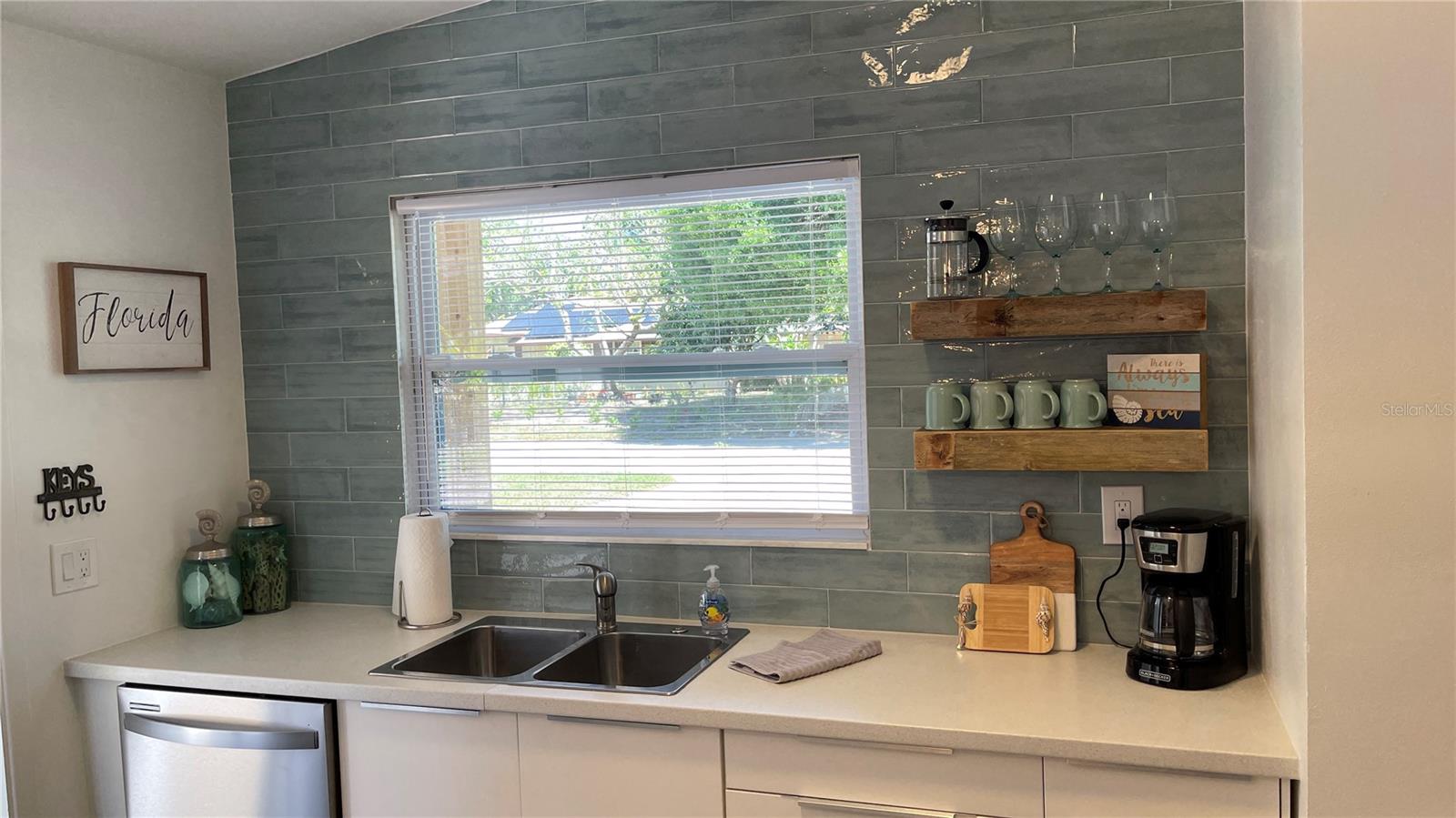 PAVER PARK ESTATES - Residential Lease