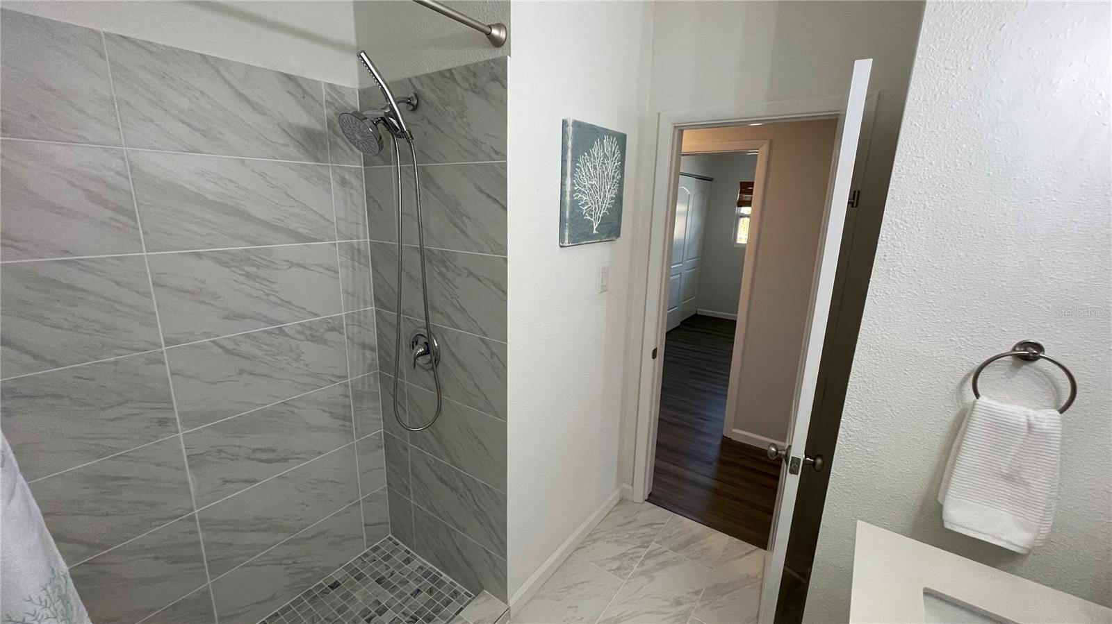 PAVER PARK ESTATES - Residential Lease