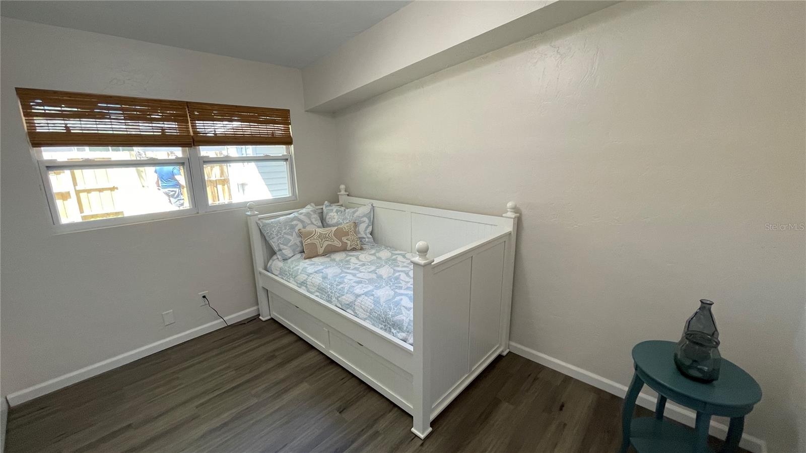 PAVER PARK ESTATES - Residential Lease