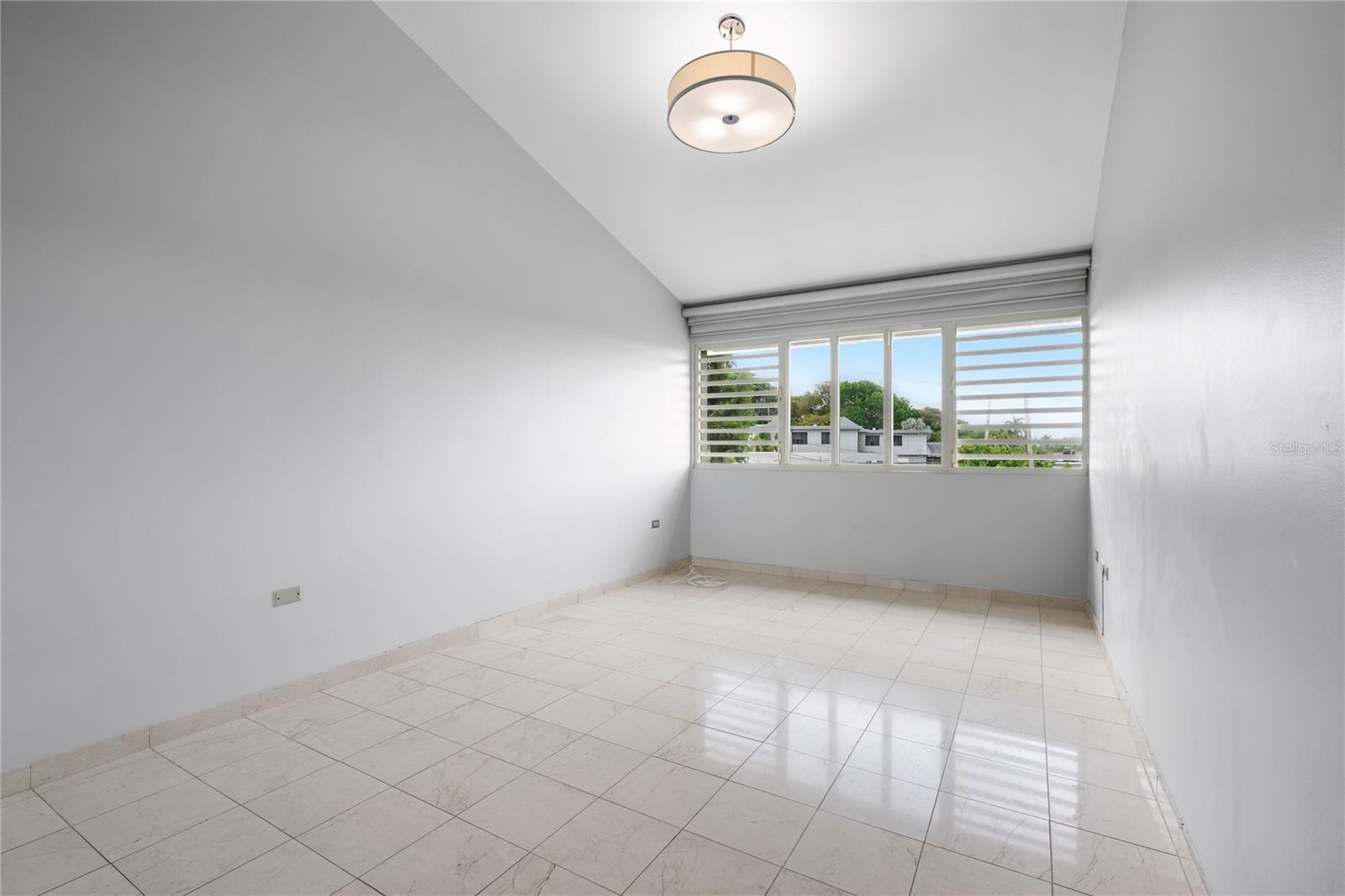 URB. TINTILLO HILLS - Residential
