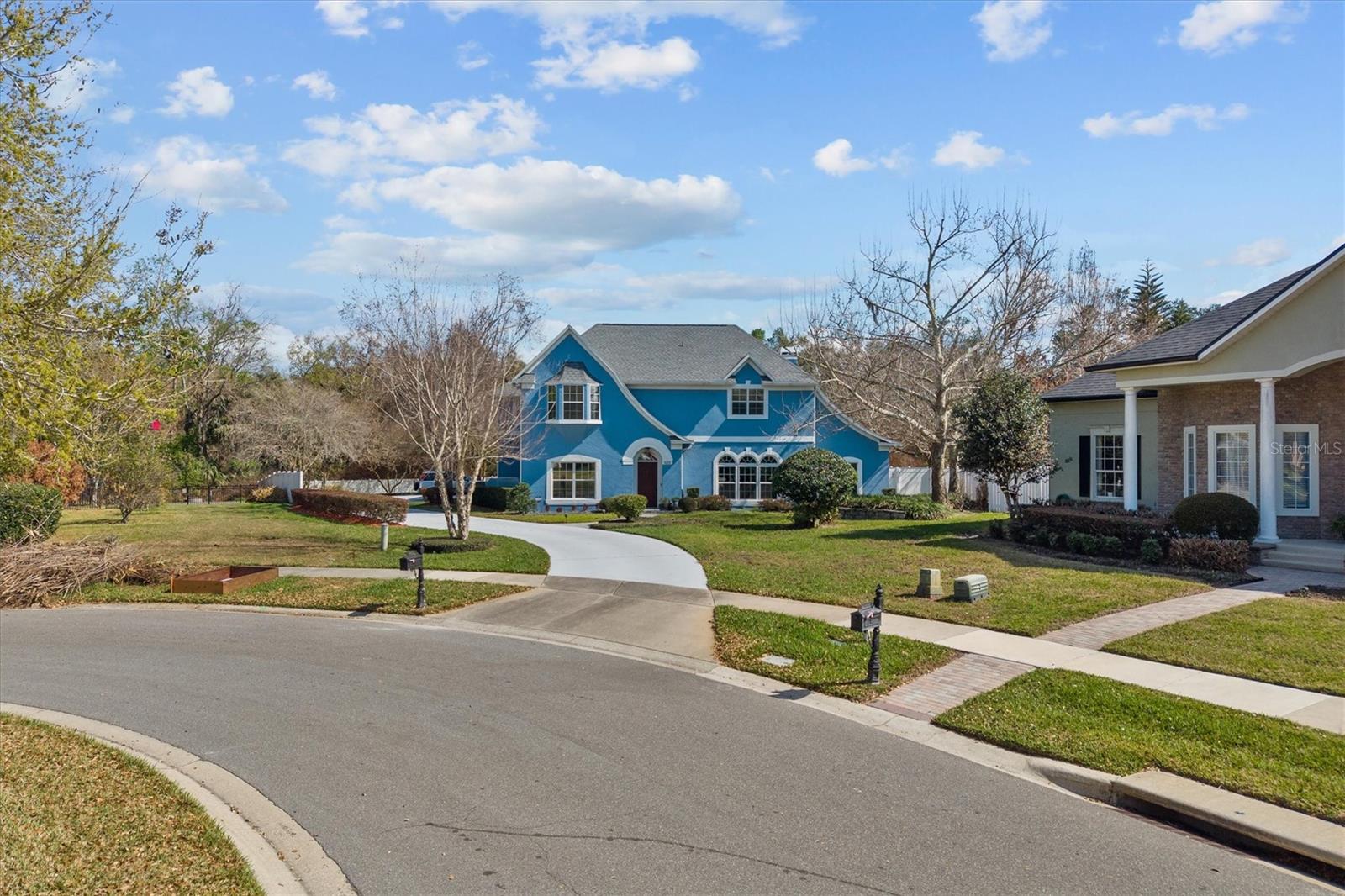 COURTLEA OAKS - Residential