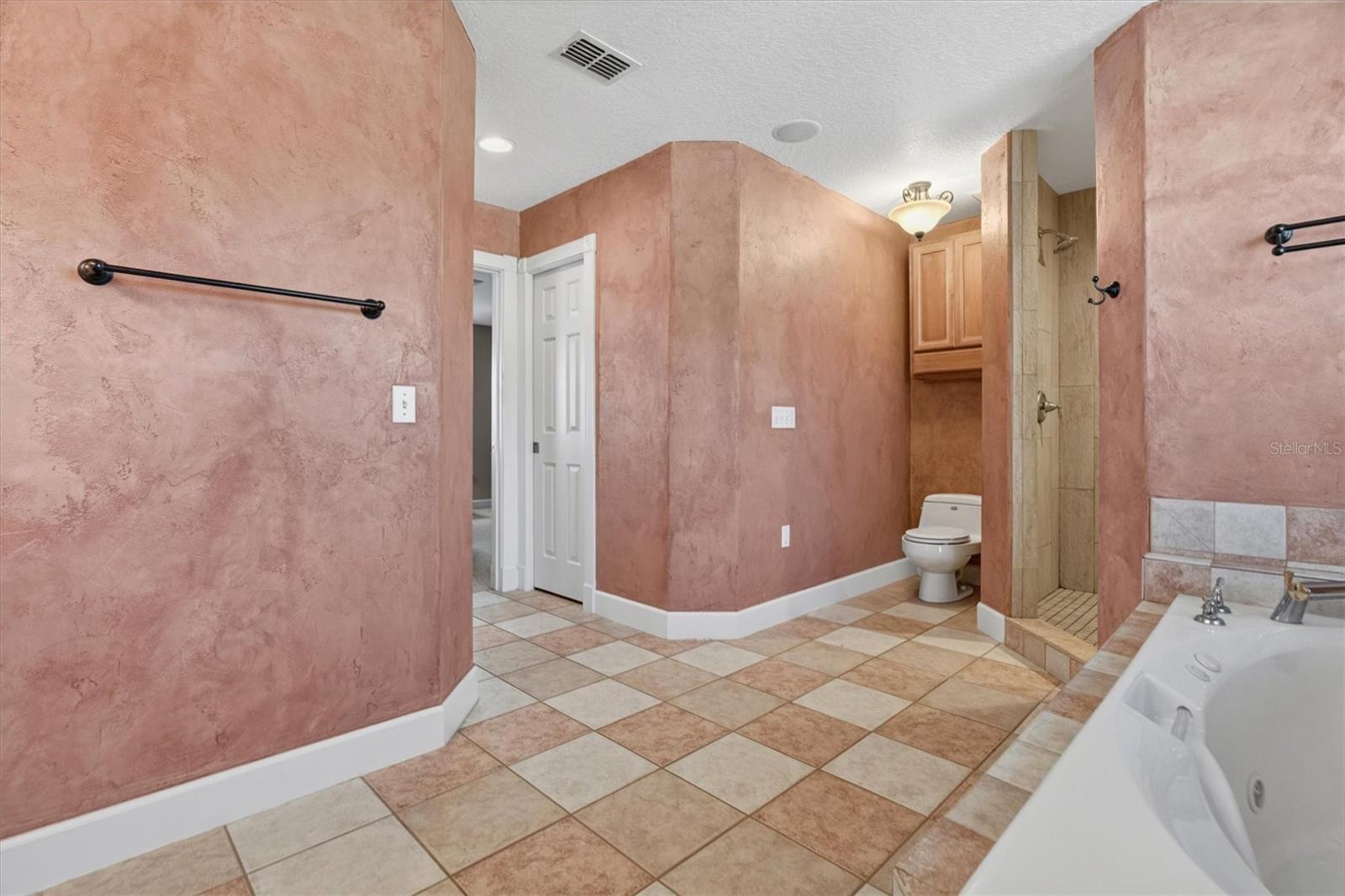 COURTLEA OAKS - Residential