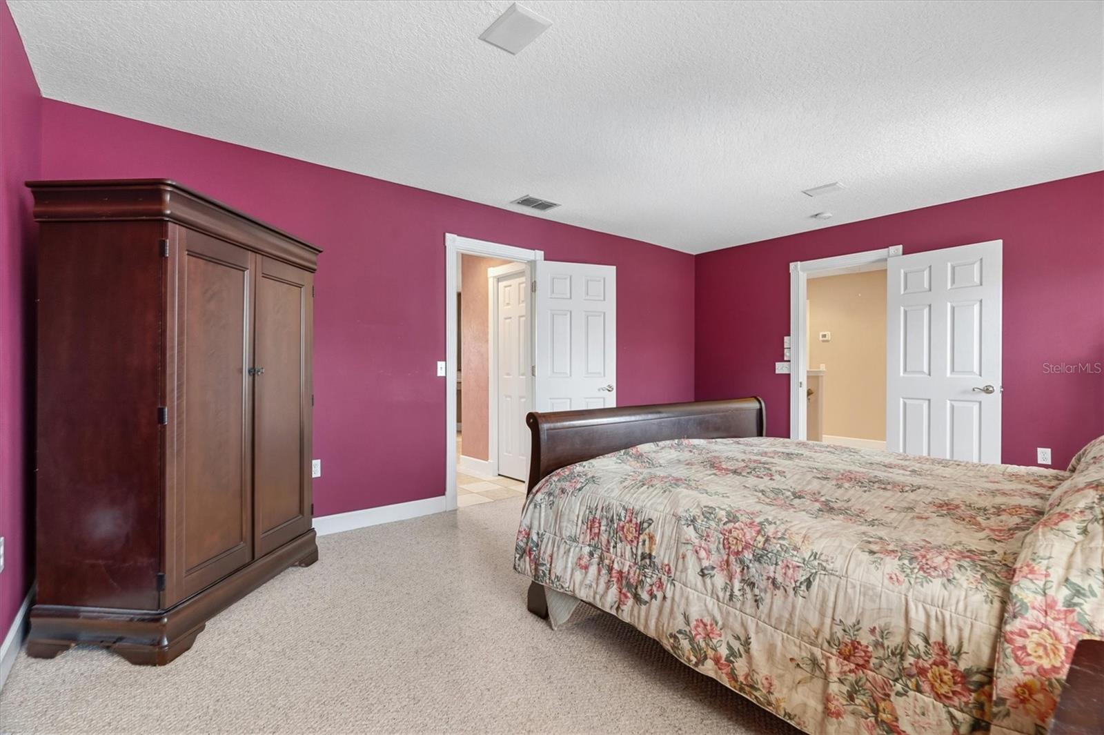 COURTLEA OAKS - Residential