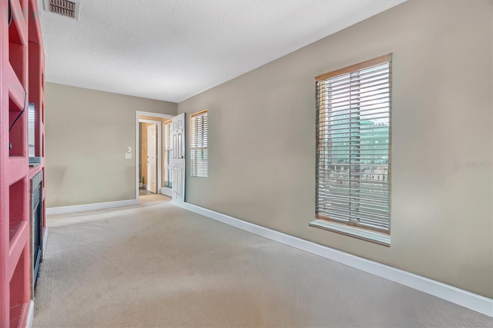 COURTLEA OAKS - Residential