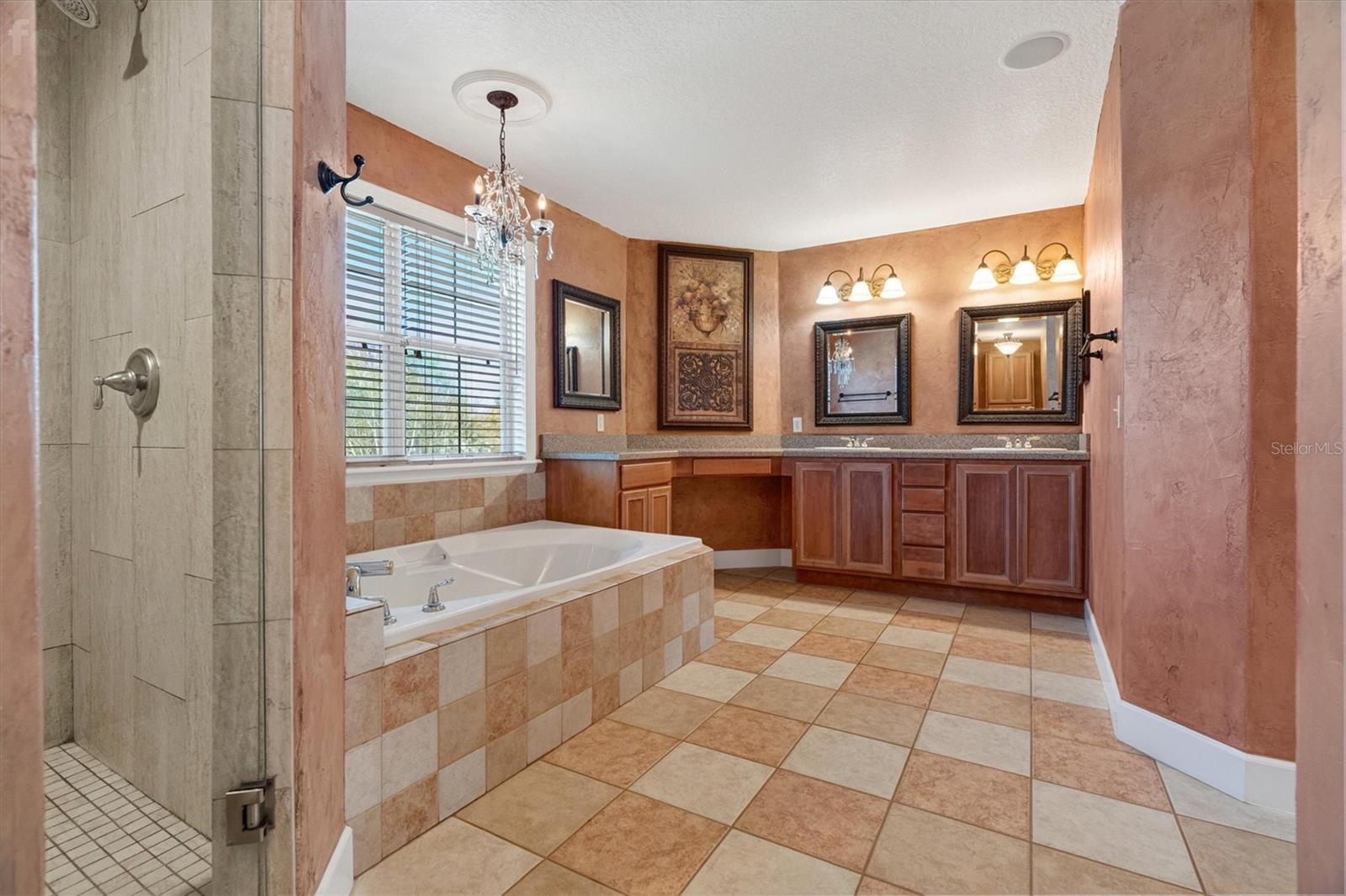 COURTLEA OAKS - Residential