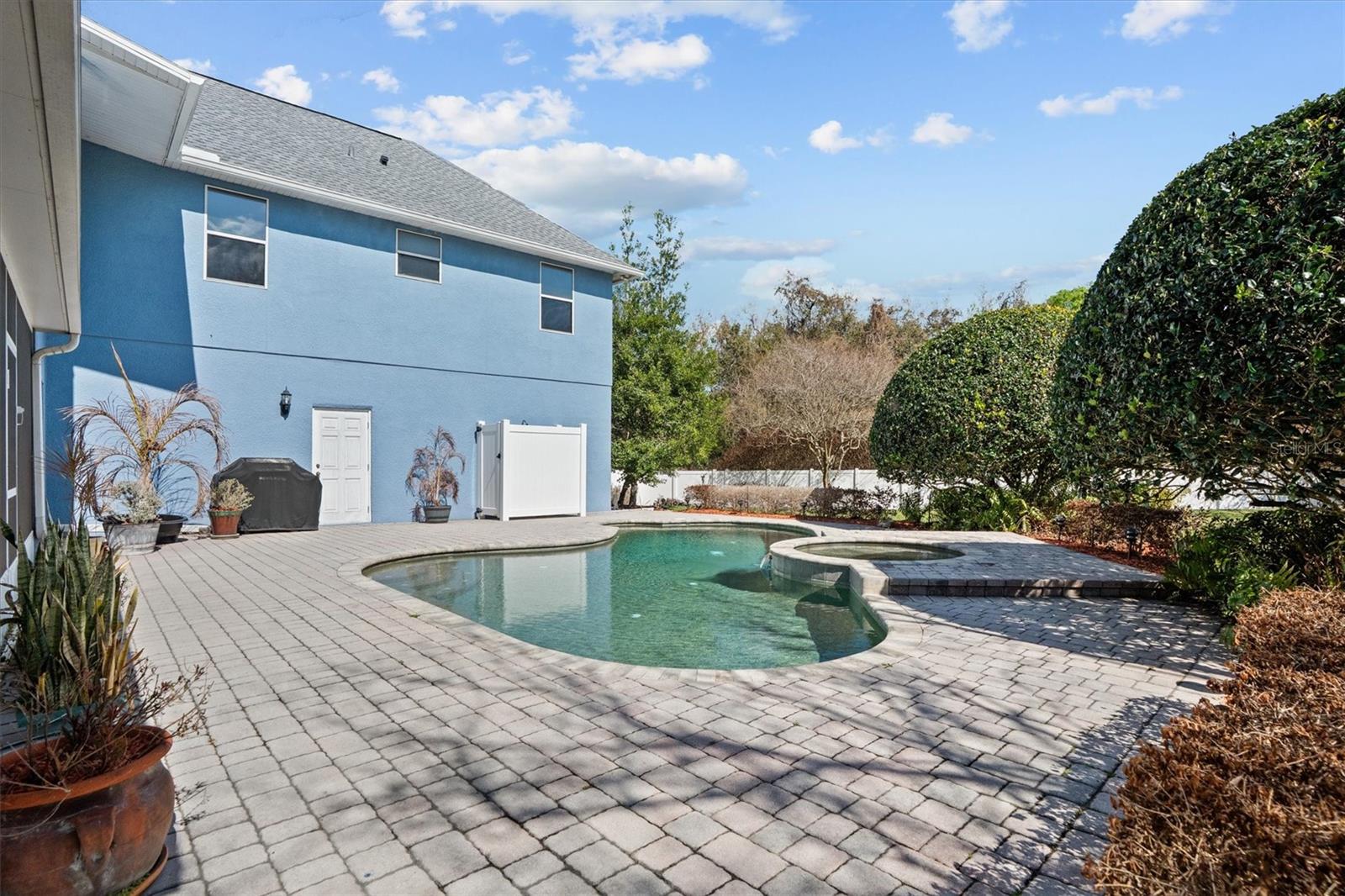 COURTLEA OAKS - Residential