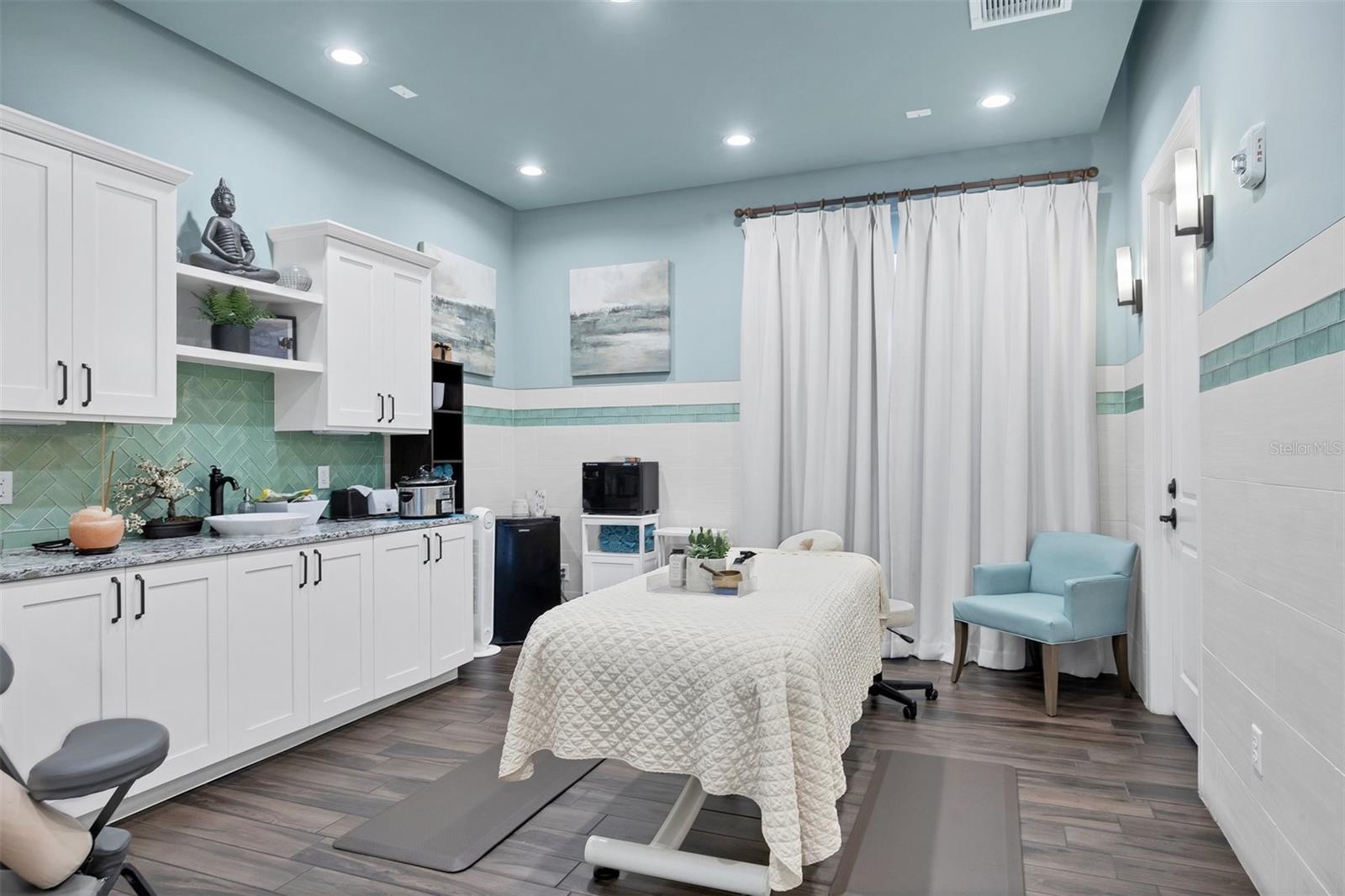 ARTISAN LAKES ESPLANADE PH II - Residential