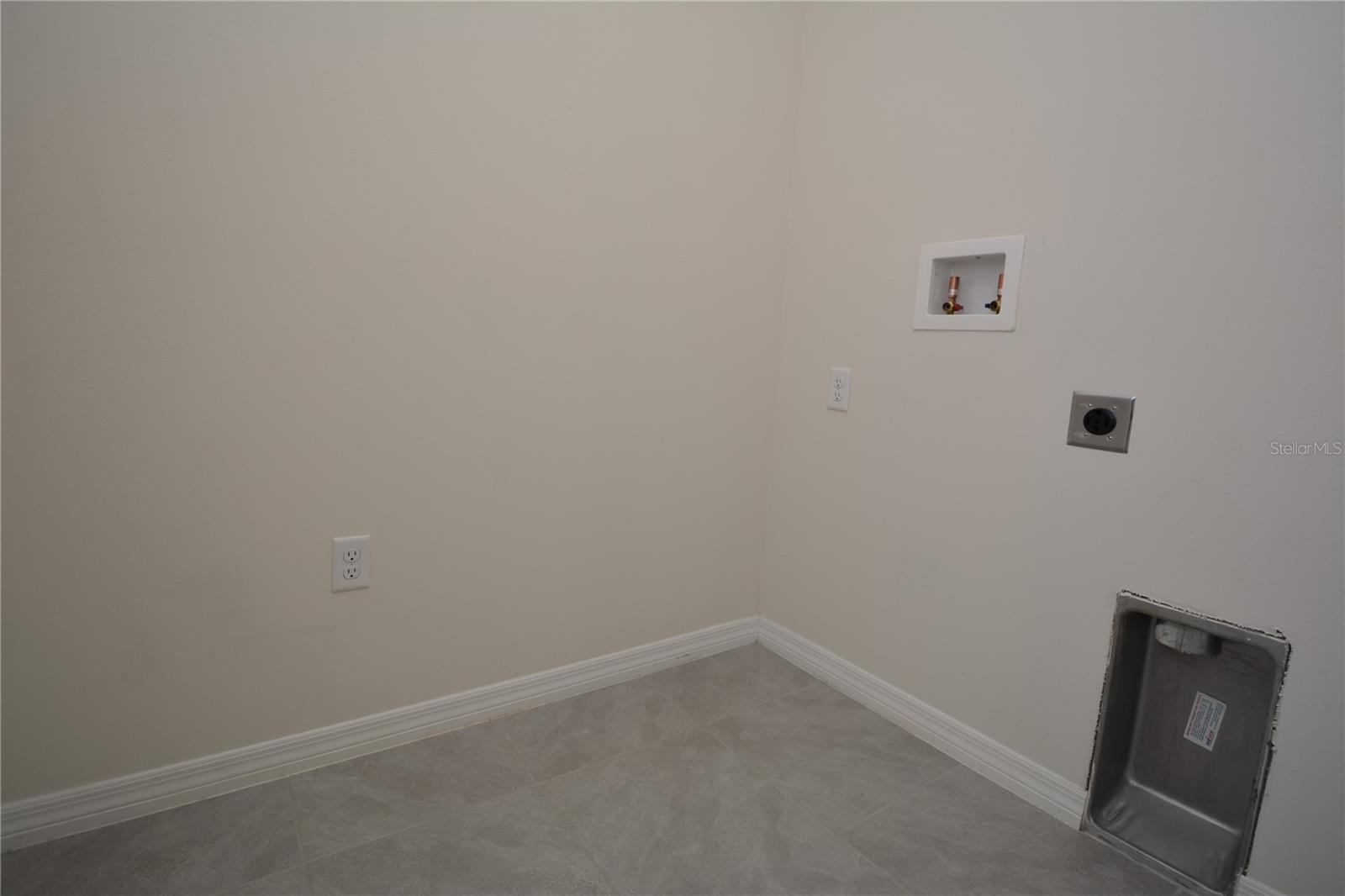 PINELAND PRD SUB PH 4 & 5 - Residential Lease