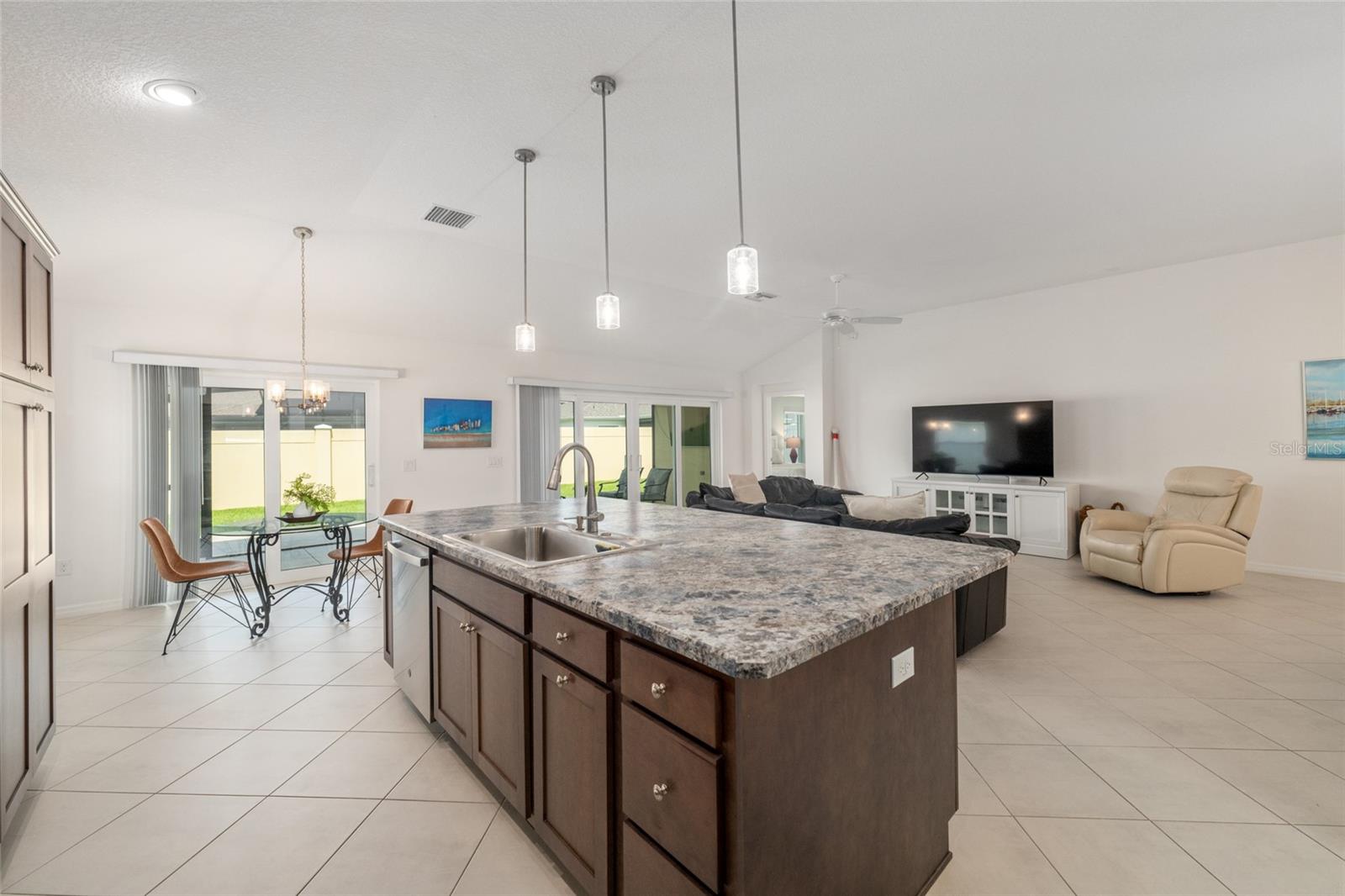 VILLAGES/SOUTHERN OAKS UN 124 - Residential