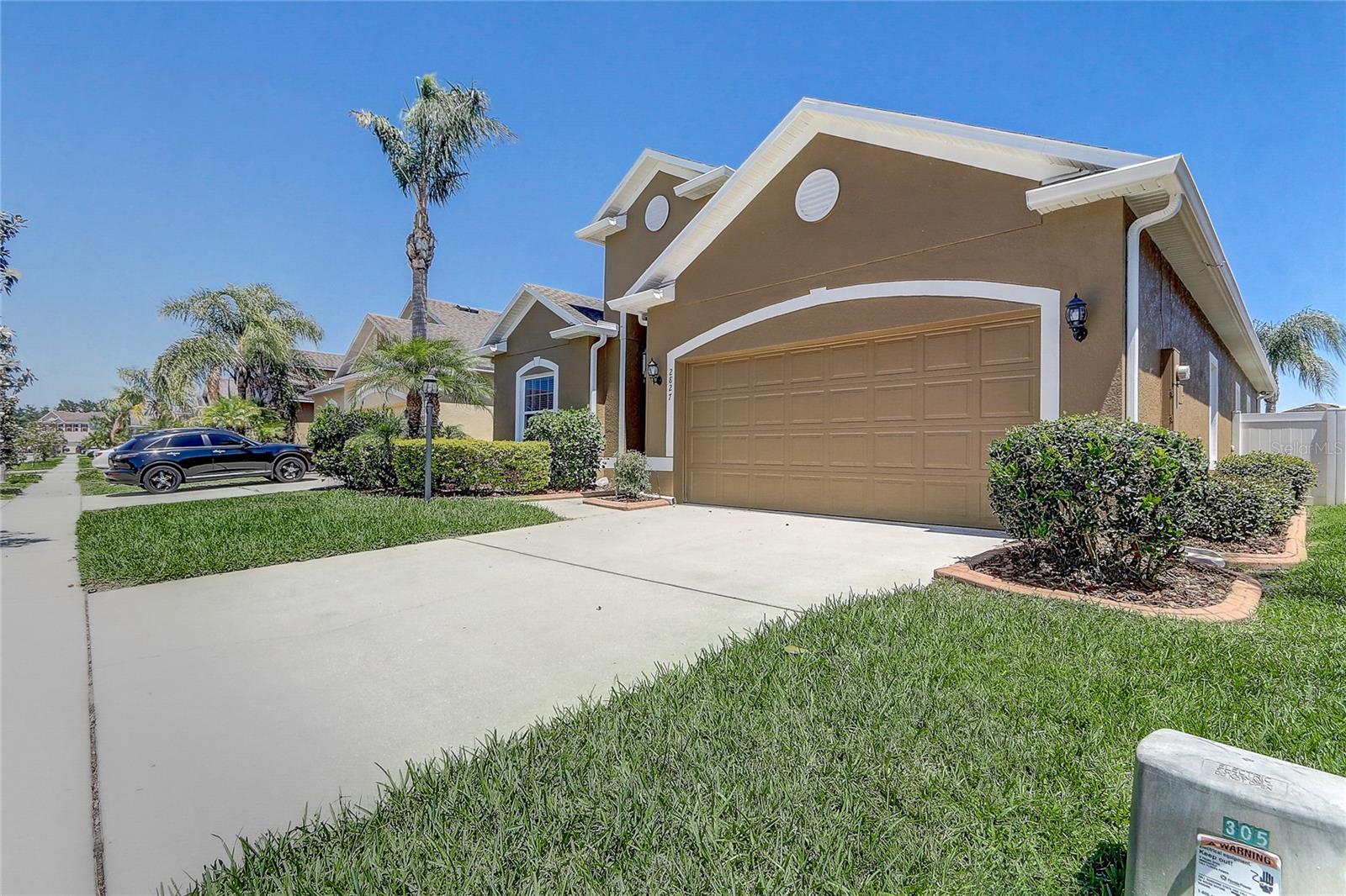 2827 MOONSTONE BEND