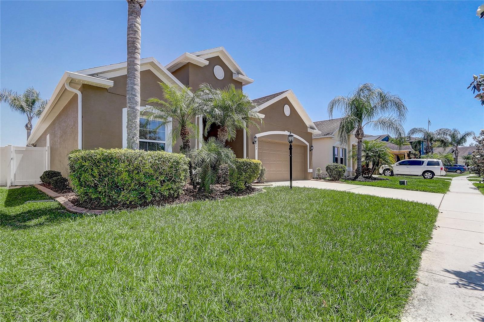 2827 MOONSTONE BEND