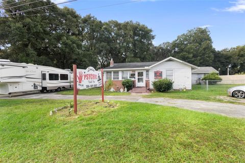 A home in DELAND