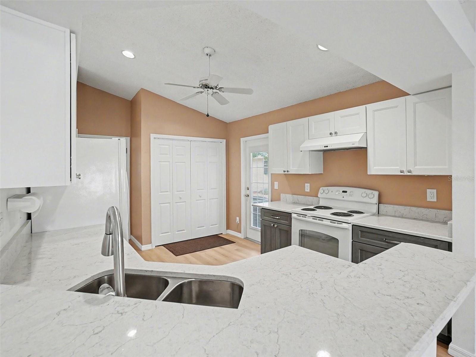 OAKS WEKIWA - Residential