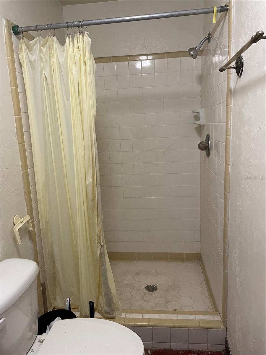 LUCILE COURT - Commercial Lease