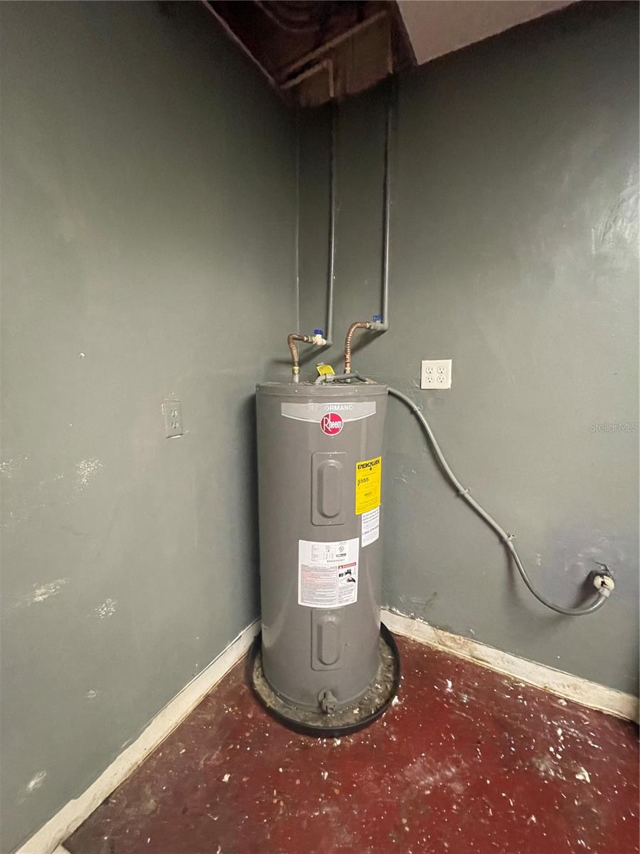 LUCILE COURT - Commercial Lease