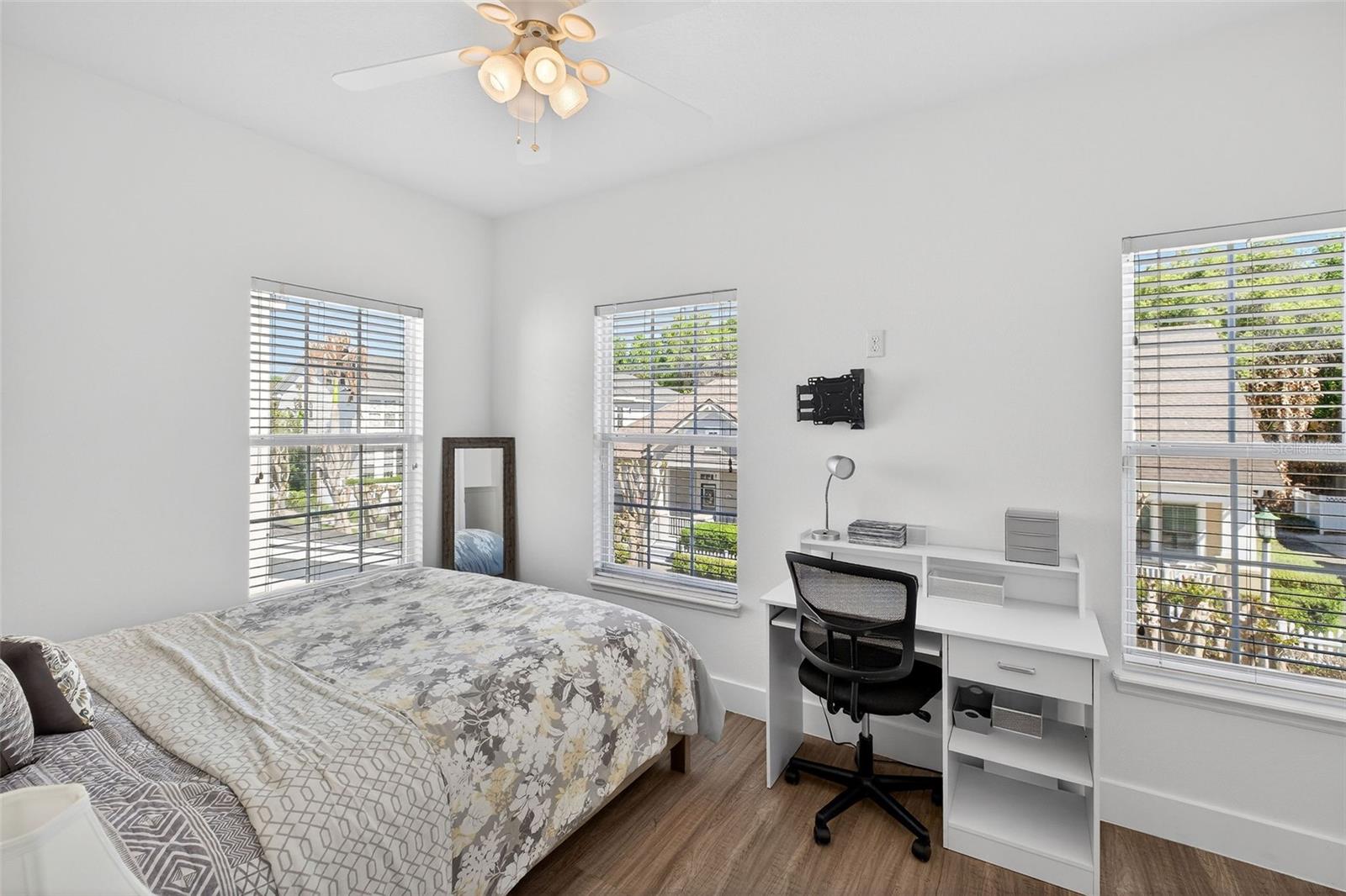 CELEBRATION LAKE EVALYN - Residential