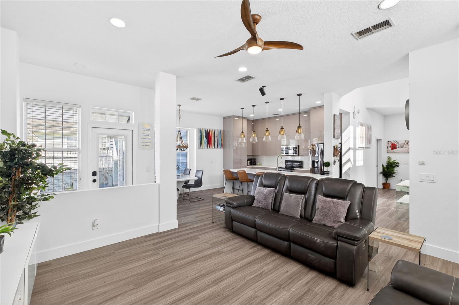 810 LAKE EVALYN DRIVE