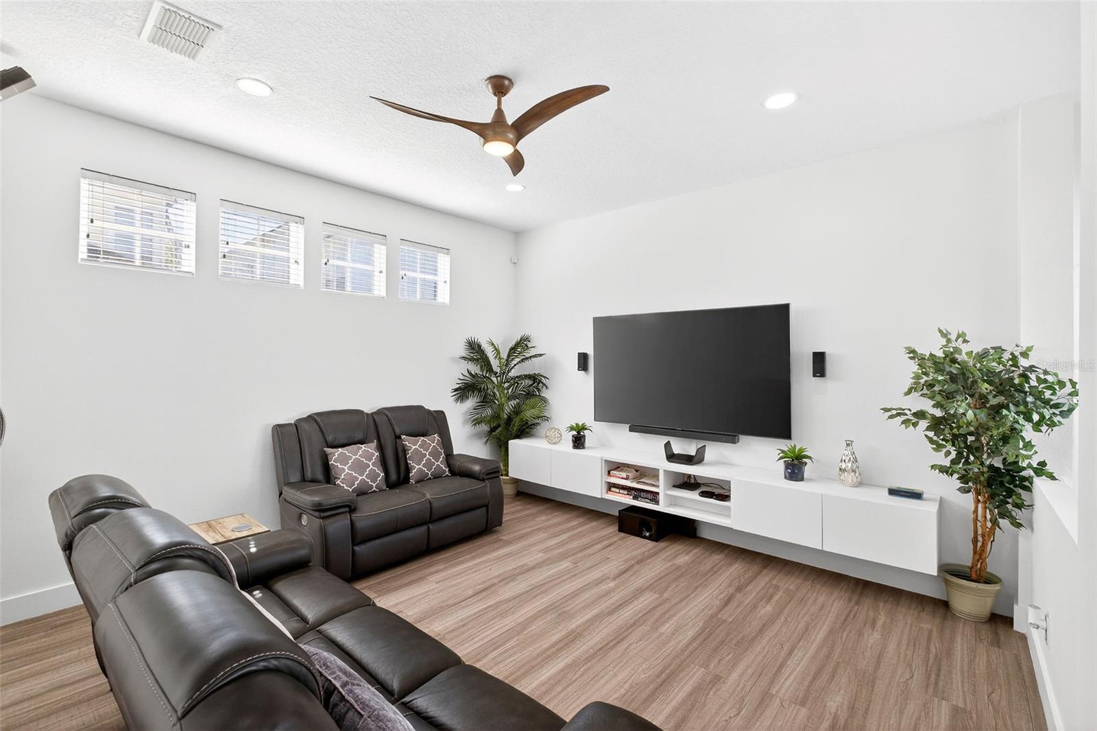 810 LAKE EVALYN DRIVE