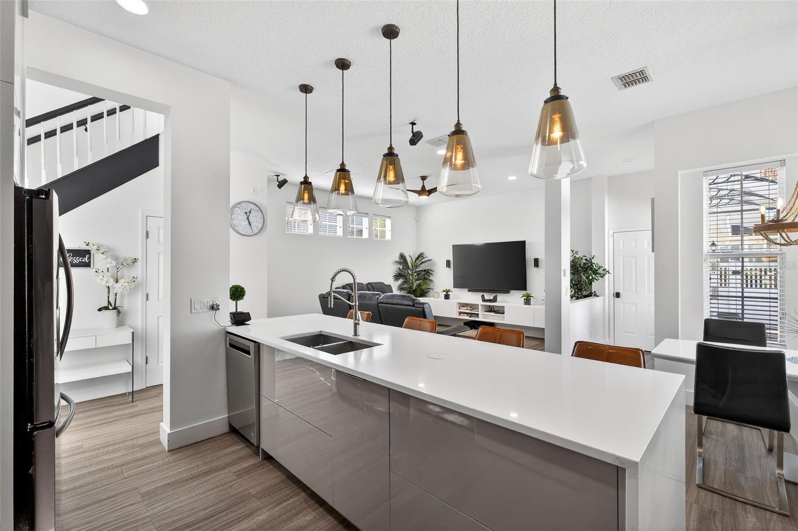 CELEBRATION LAKE EVALYN - Residential