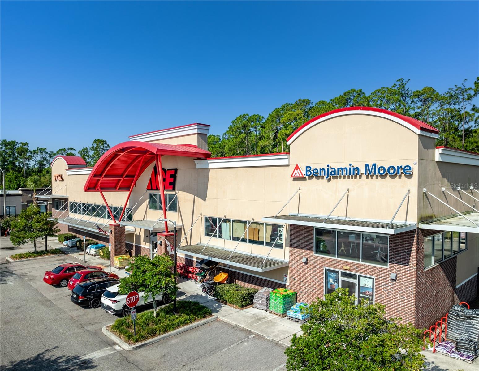 LAKE NONA COMMERCIAL BUILDING(2017) - 17,000 +/- SQ. FT. TOTAL BUILDING WITH 200 +/- FT. FRONTAGE ON NARCOOSSEE RD WITH 2 ENTRANCES. THE SITE IS LOCATED 1/4 MILE SOUTH OF HWY 417 AND 1/4 MILE NORTH OF THE MAIN ENTRANCE TO LAKE NONA MEDICAL CITY. THIS SITE IS ALSO LOCATED 5 MINUTES FROM THE ORLANDO INTERNATIONAL AIRPORT.