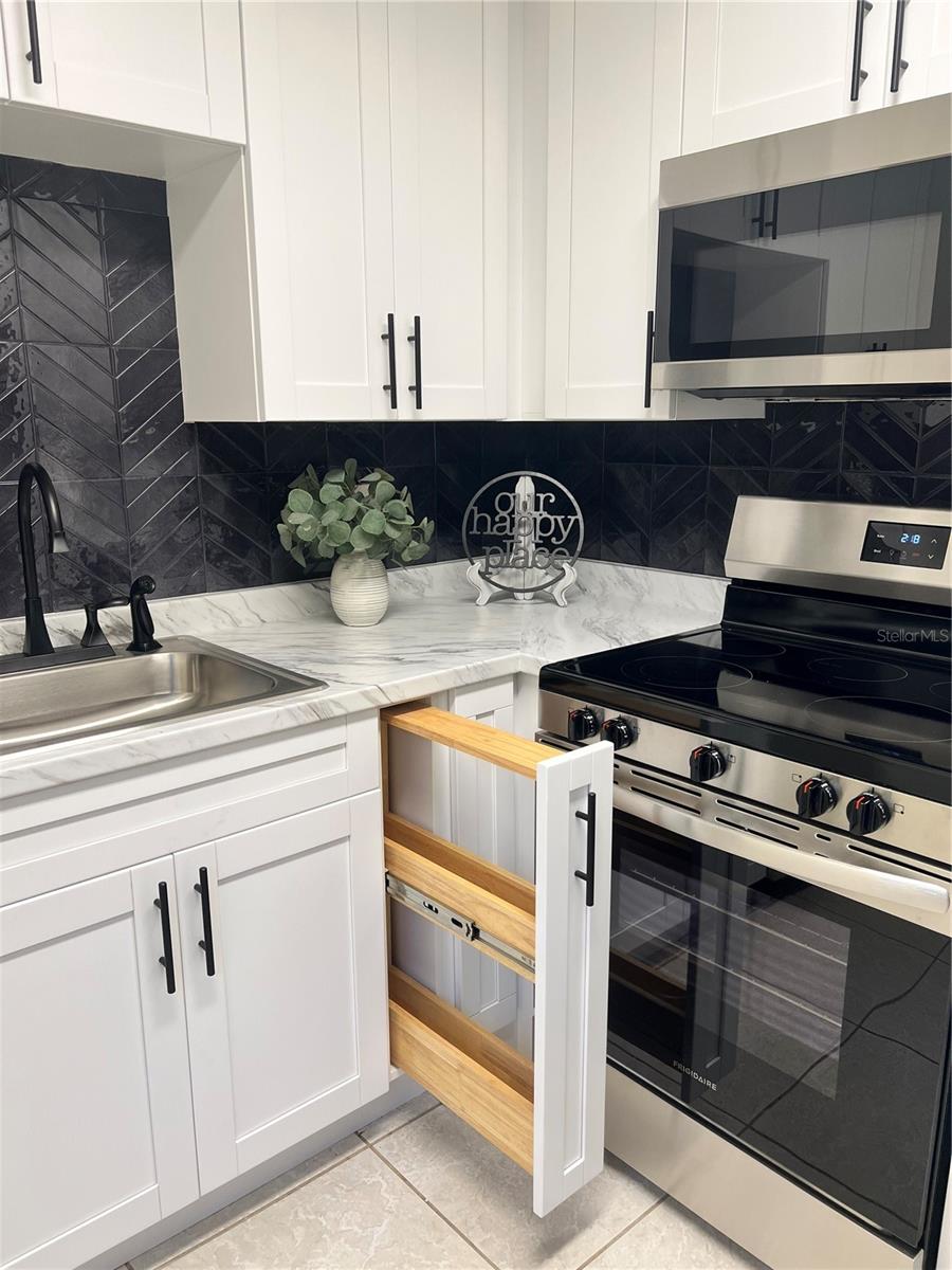 RAINTREE VILLAGE CONDO N - Residential