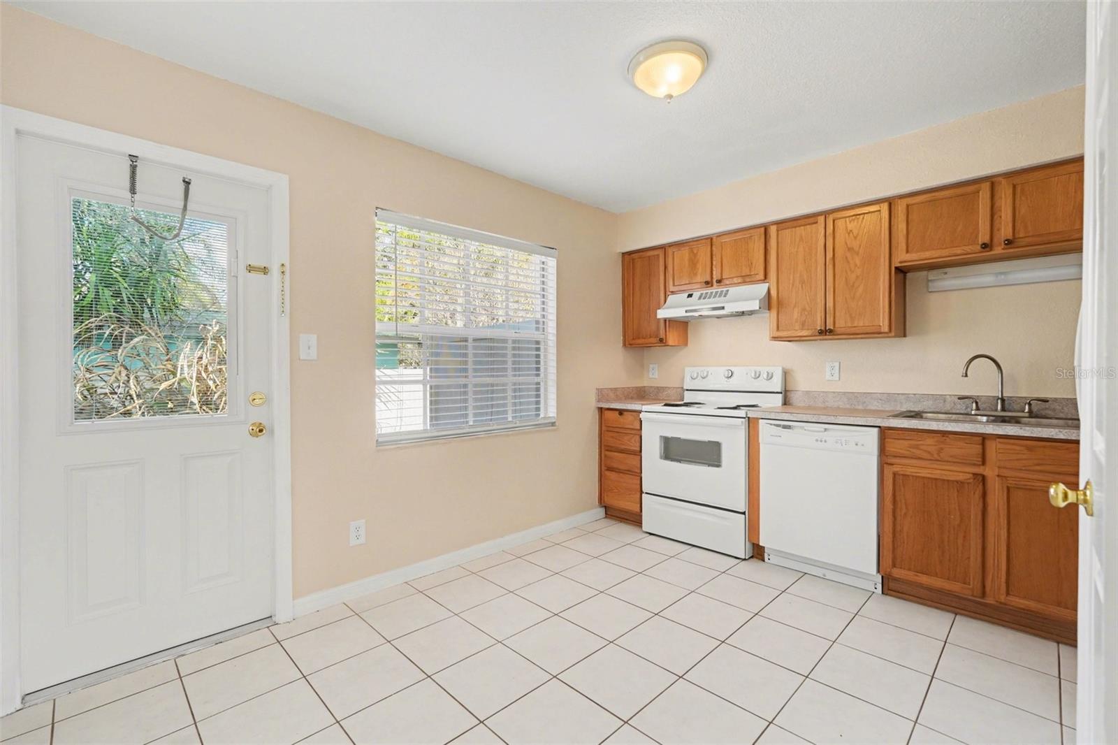 EMBASSY PARK TWNHMS CONDO - Residential