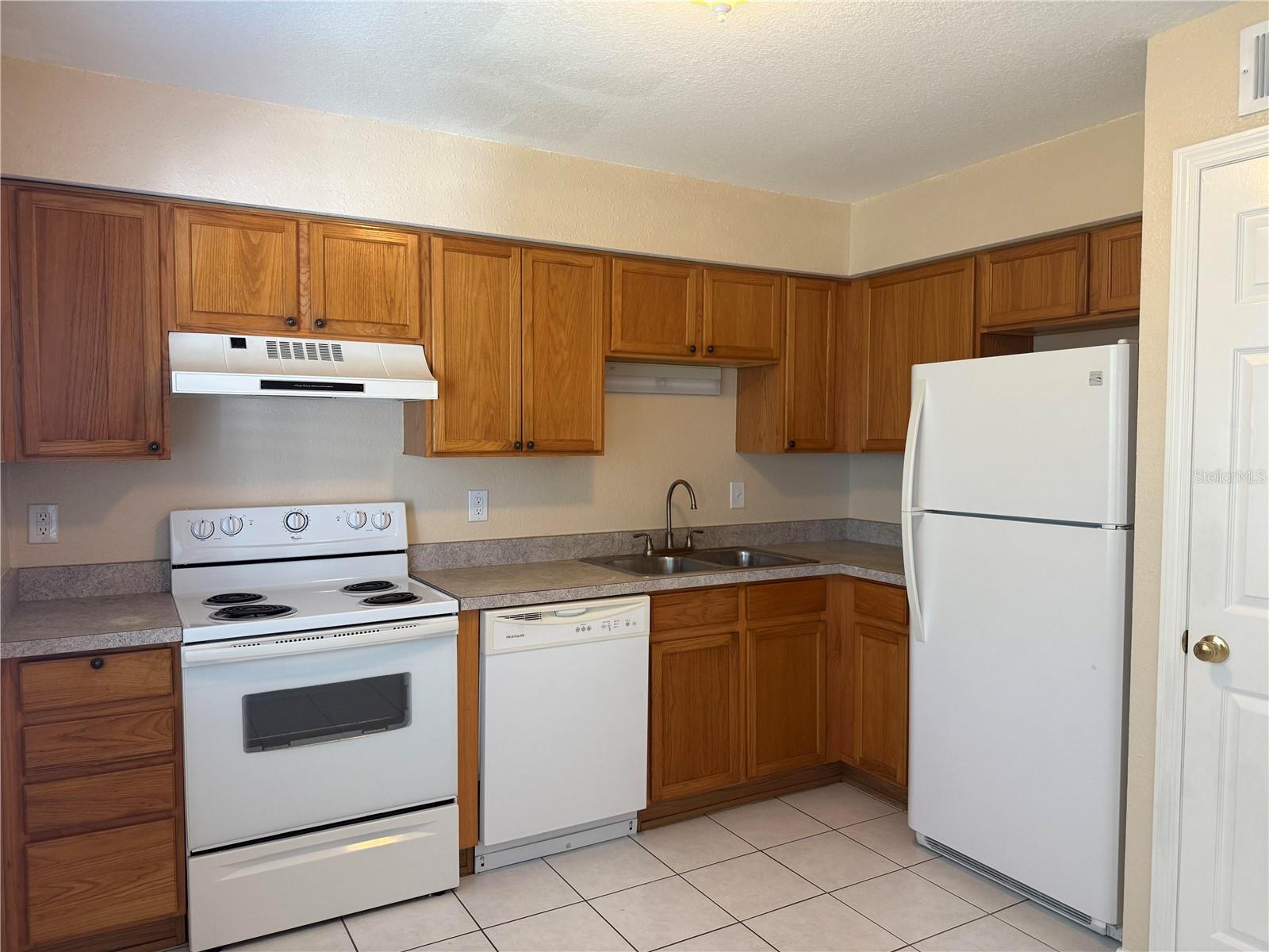 EMBASSY PARK TWNHMS CONDO - Residential