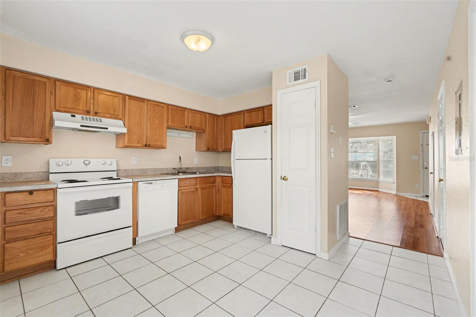 EMBASSY PARK TWNHMS CONDO - Residential