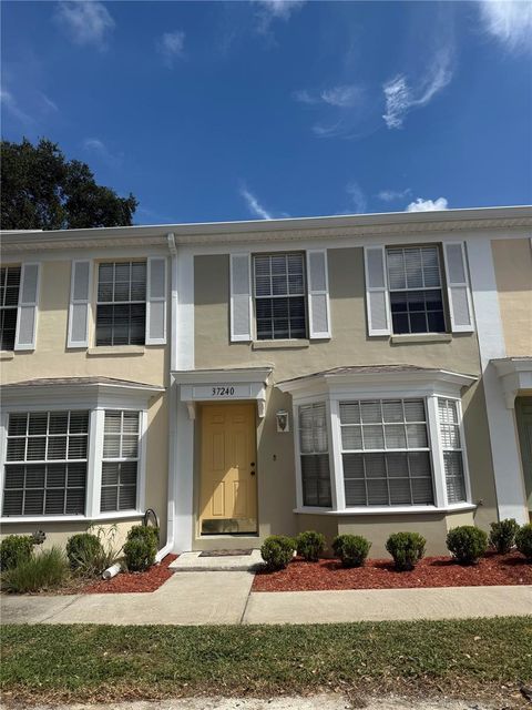 Photo of 37240 Embassy Park Lane, Dade City, FL 33525 (MLS # TB8425128)