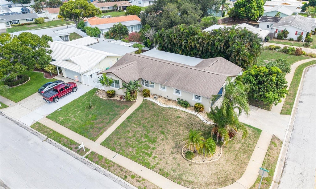 Photo of 14331 Apache Avenue, Largo, FL 33774 (MLS # O6428924)