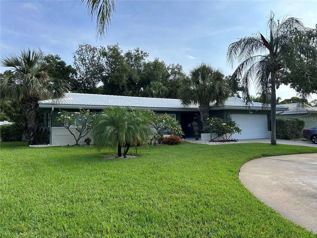 Photo of 2058 Nursery Road, Clearwater, FL 33764 (MLS # TB8484055)