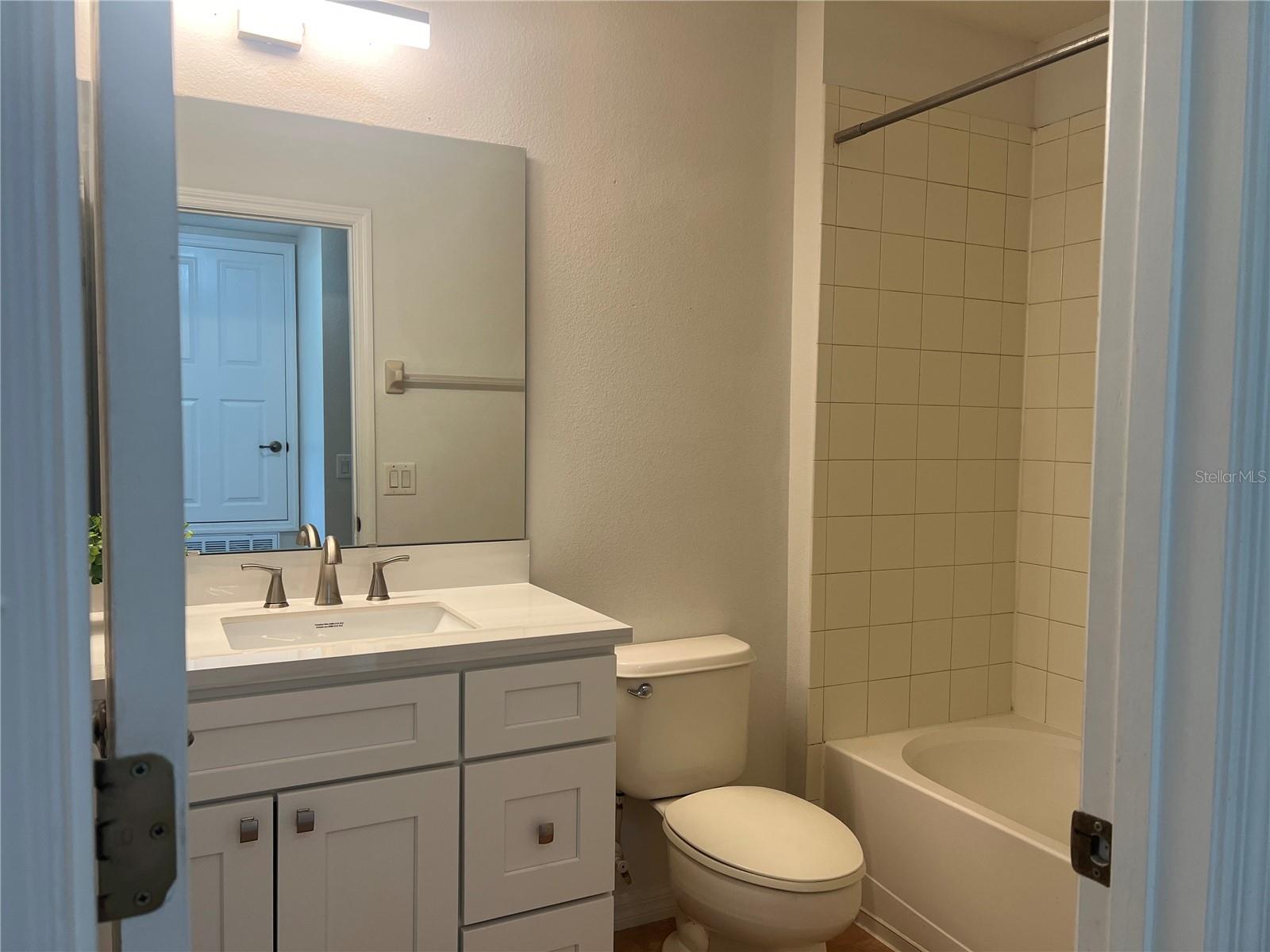 PRAIRIE LAKE RESERVE A B B2 E G - Residential Lease