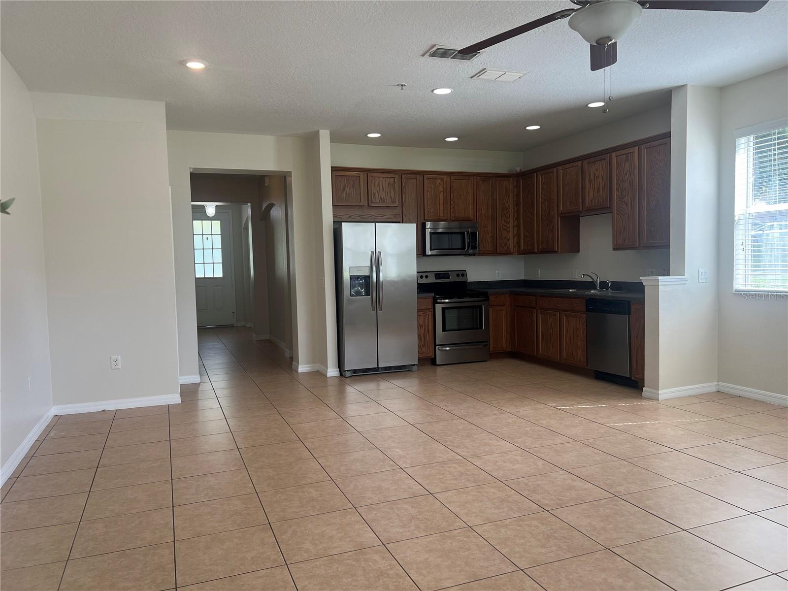 PRAIRIE LAKE RESERVE A B B2 E G - Residential Lease