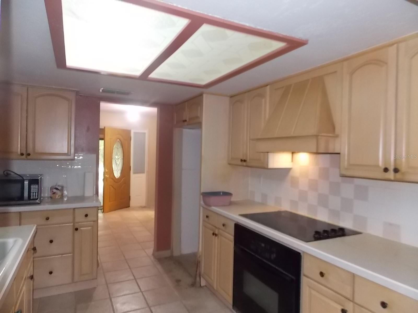 2118 LAREDO AVENUE