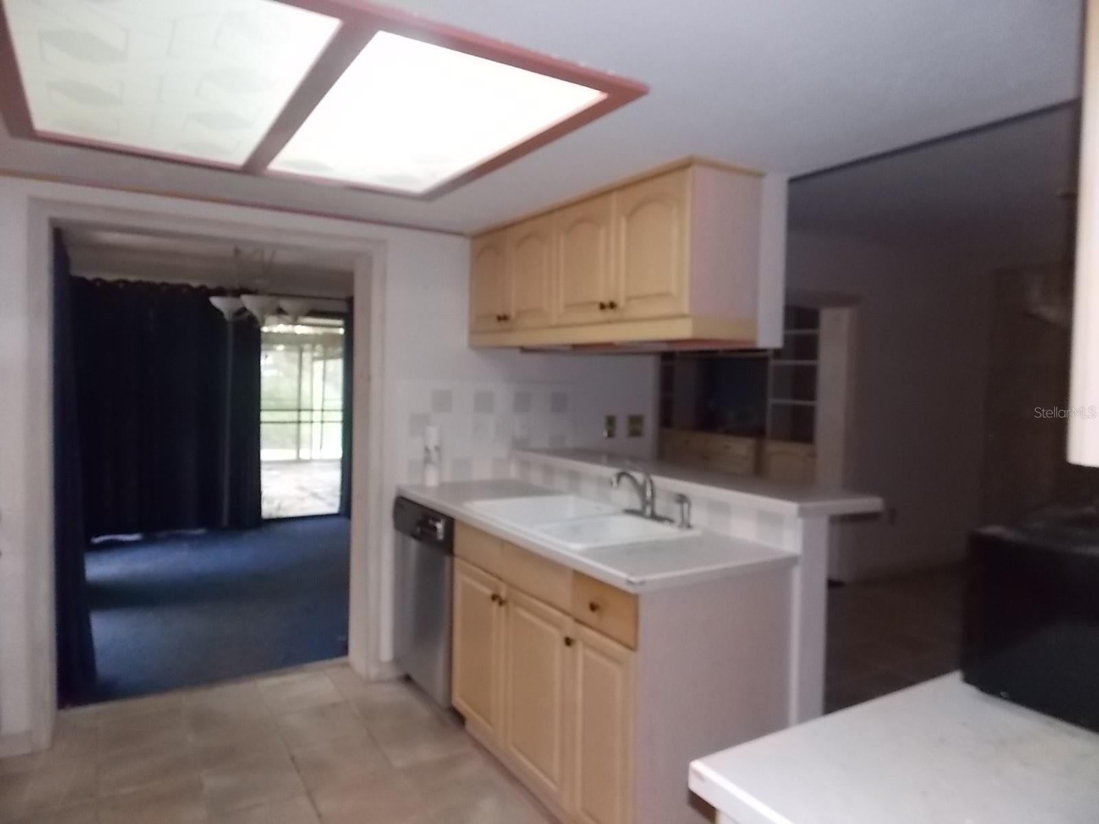 2118 LAREDO AVENUE