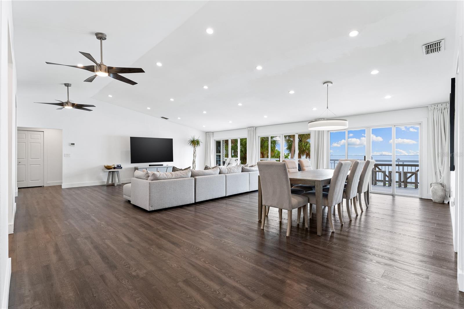 CONQUISTADOR BAYSIDE - Residential