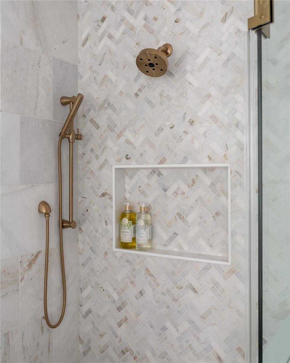 DAVIS ISLANDS PB10 PG52 TO 57 - Residential