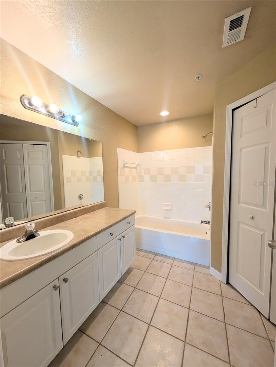 ADMIRALS WALK - Residential