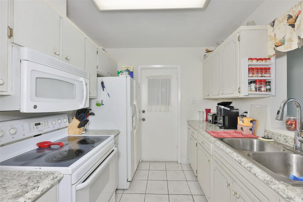Photo of 700 Rutgers Place, Sun City Center, FL 33573 (MLS # TB8503707)