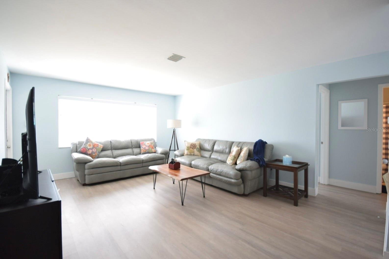 7057 VERSAILLES N 15