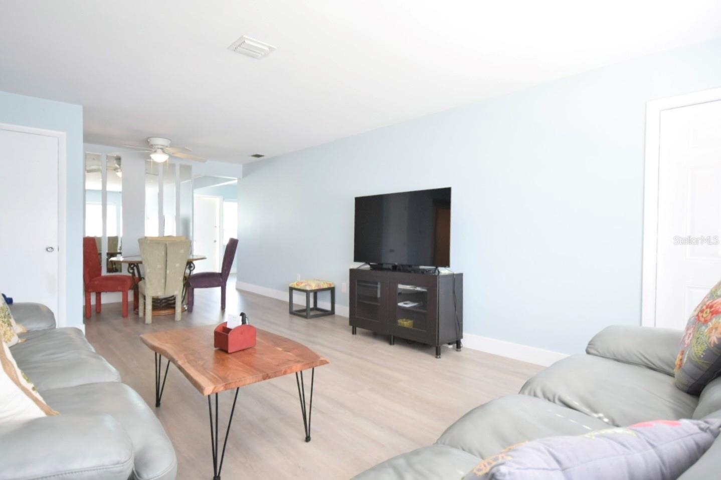 7057 VERSAILLES N 15