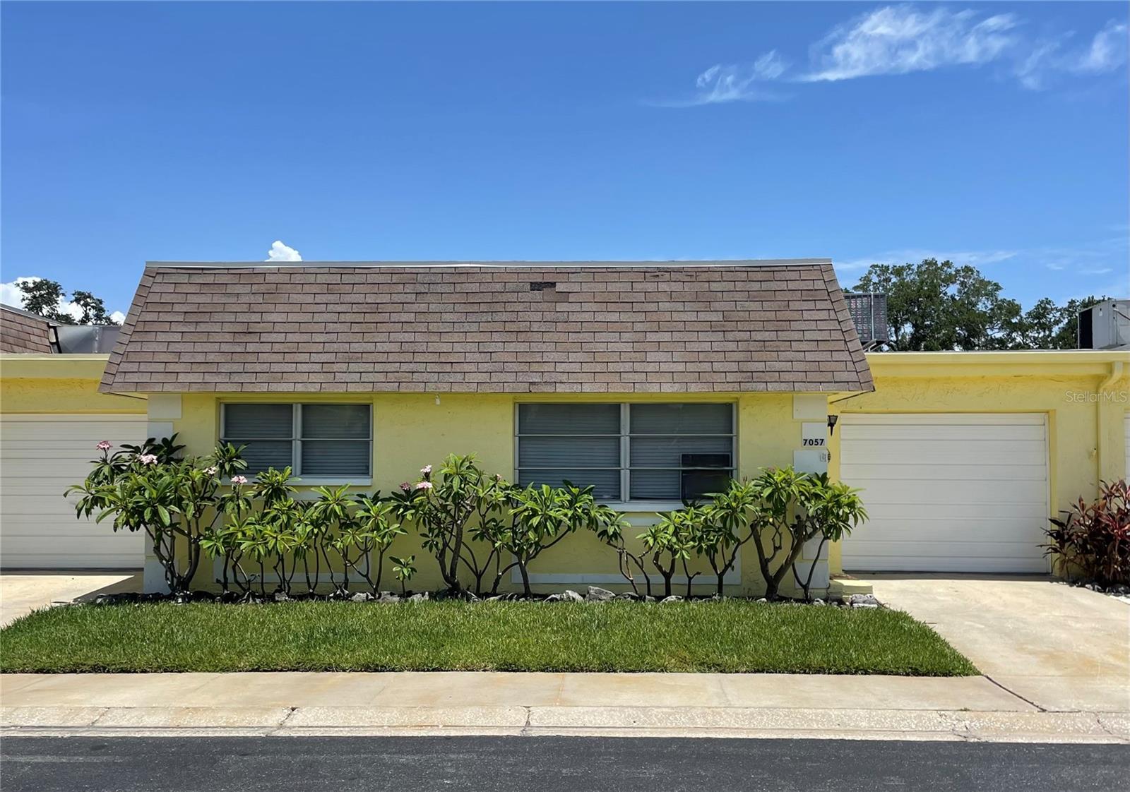 7057 VERSAILLES N 15