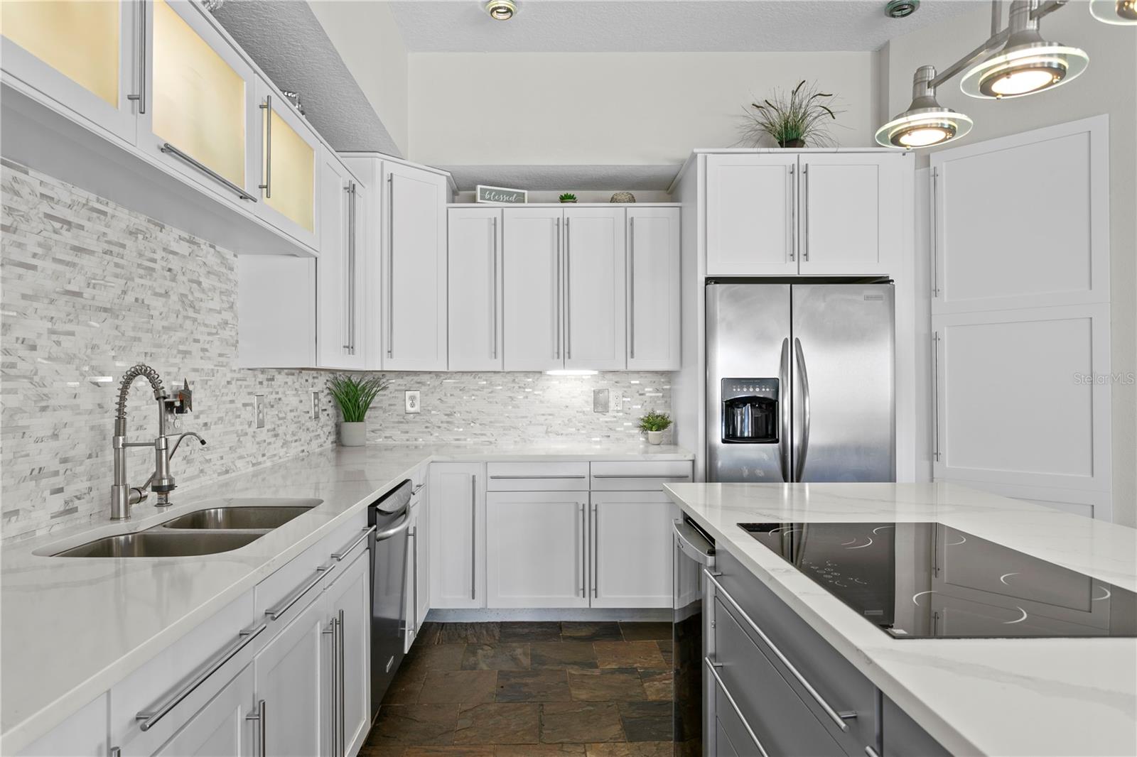 KEYSTONE GROVE LAKES - Residential