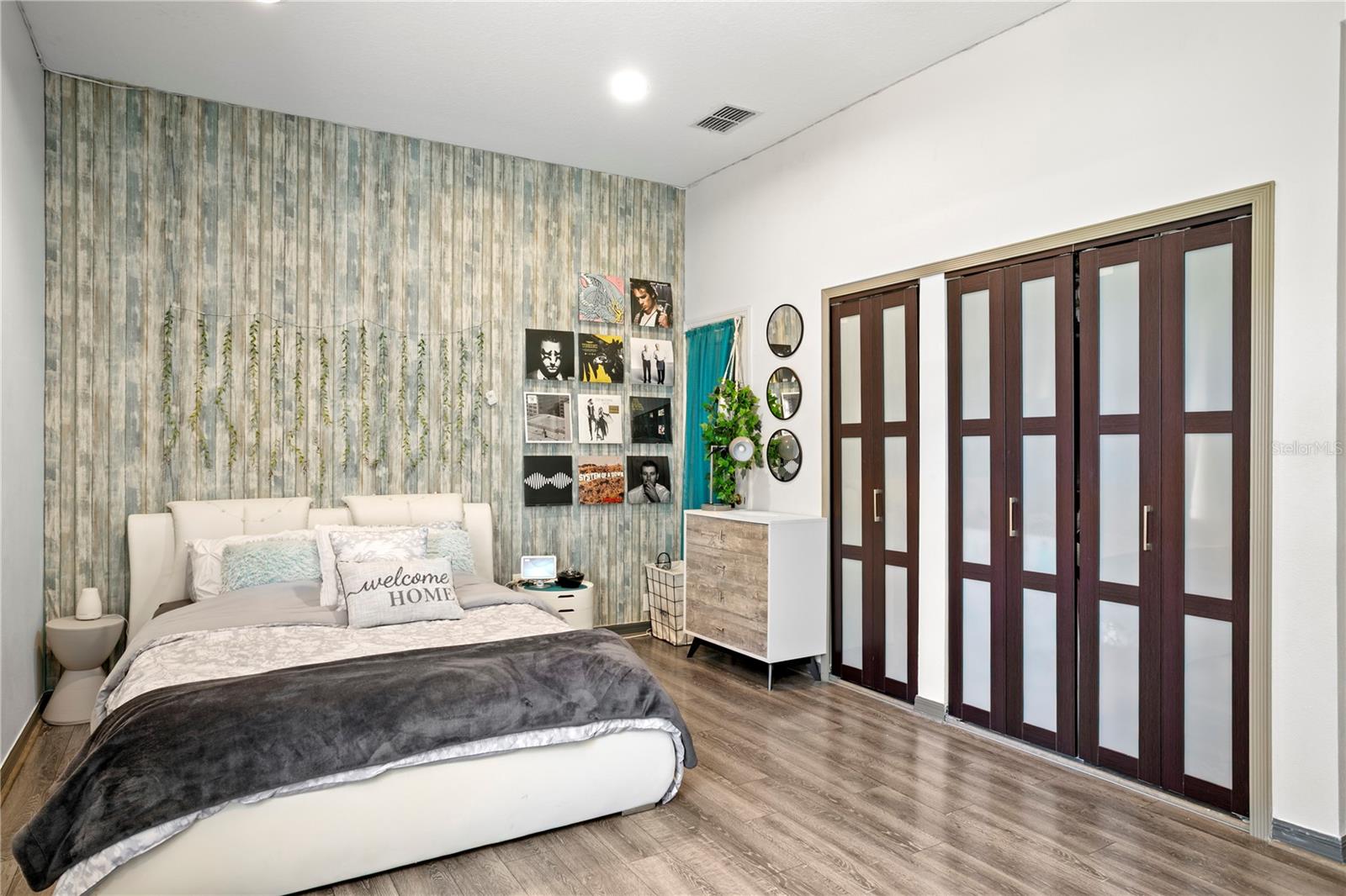 KEYSTONE GROVE LAKES - Residential