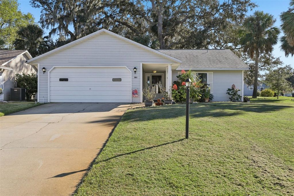 Photo of 304 Brigadoon Circle, Leesburg, FL 34788 (MLS # OM712733)