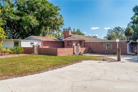 A home in PLANT CITY