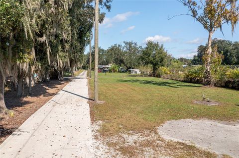 A home in PLANT CITY