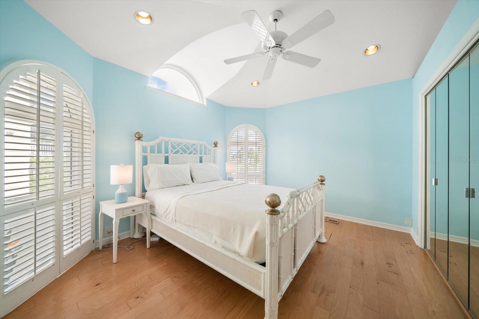 LONE PALM BEACH - Residential