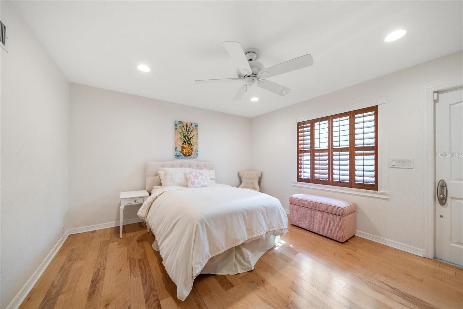 LONE PALM BEACH - Residential