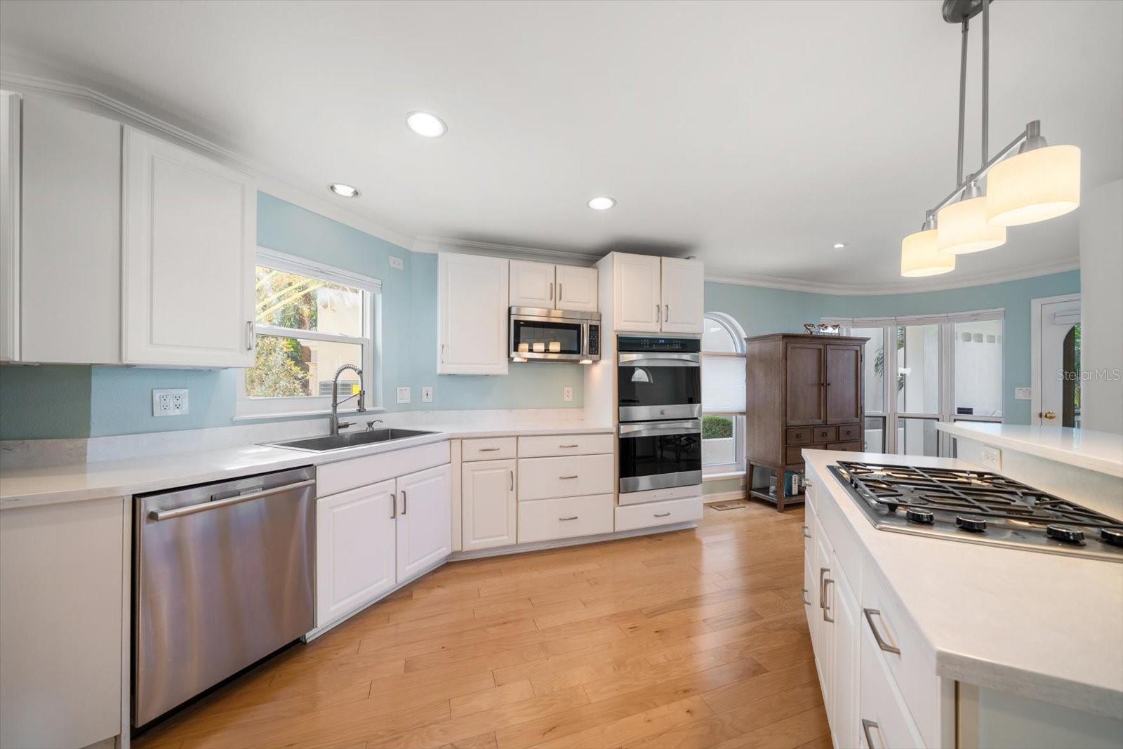 LONE PALM BEACH - Residential